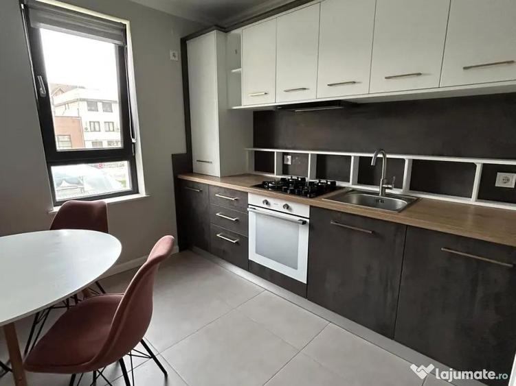 Apartament cu 3 camere decomandat în Exterior Vest
