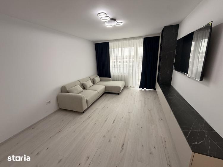 Apartament cu 3 camere decomandat în Tractorul