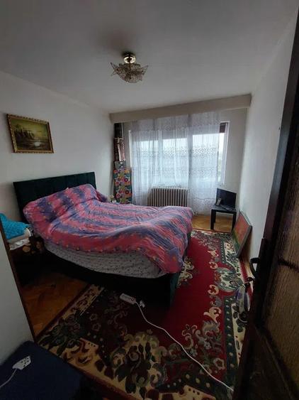 Apartament cu 2 camere semidecomandat, mobilat în Podu Roș