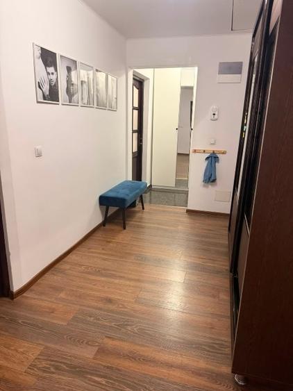 Apartament cu 4 camere semidecomandat, mobilat în Bucium