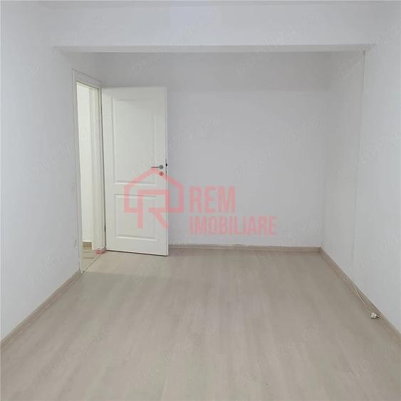 Apartament cu 3 camere decomandat în Fundeni