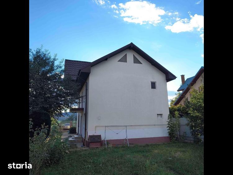 Casă cu 4 camere cu Teren 500 Mp în Republicii