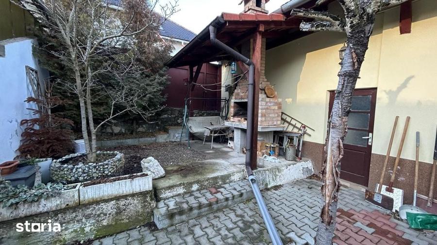 Casă cu 6 camere cu Teren 307 Mp în Schei