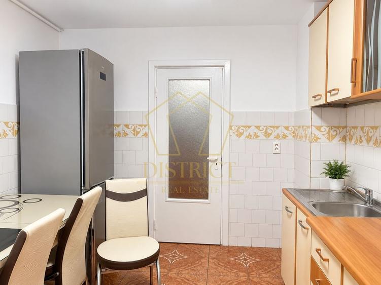 Apartament cu 3 camere decomandat, mobilat în Aradului