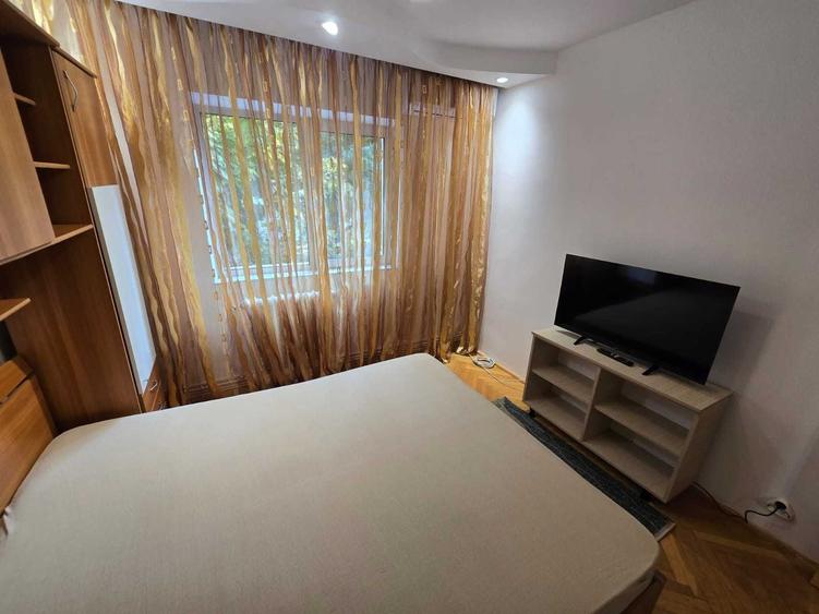 Apartament cu 3 camere decomandat în Păcurari