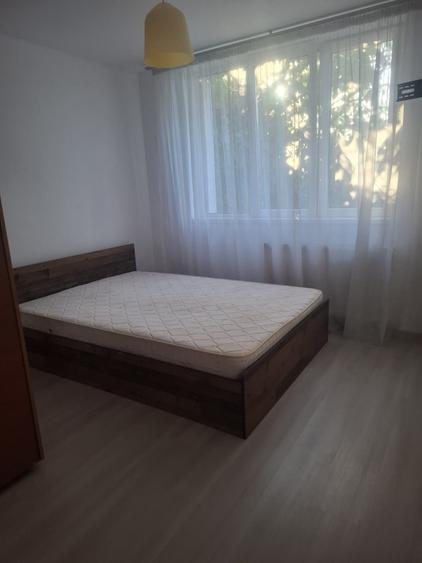 Apartament cu 3 camere decomandat, mobilat în Antiaeriană