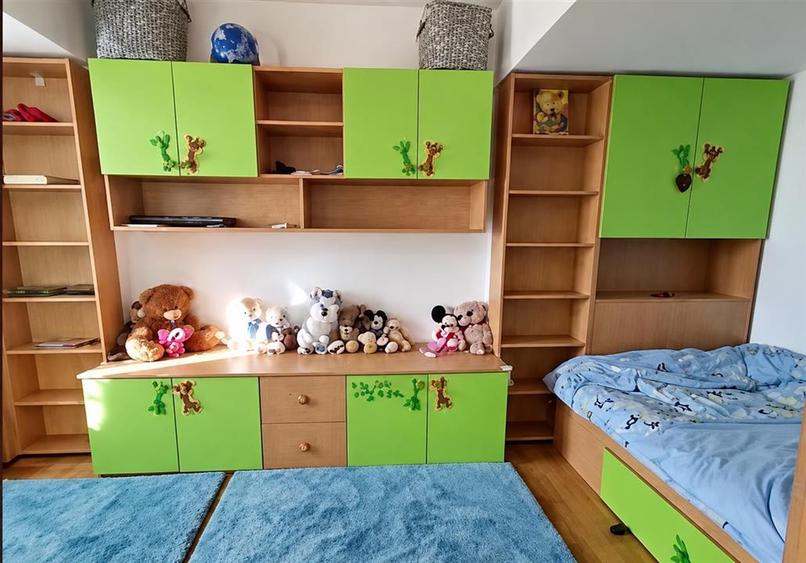 Apartament cu 3 camere decomandat, mobilat în Calea Poplăcii