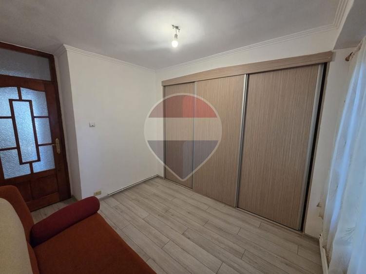 Apartament cu 3 camere decomandat, mobilat în Central