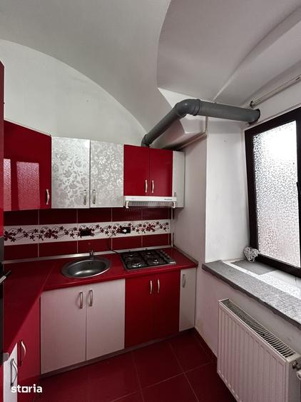 Apartament cu 3 camere, mobilat în Boul Roșu