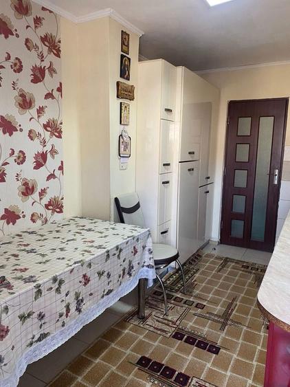 Apartament cu 4 camere decomandat în Central