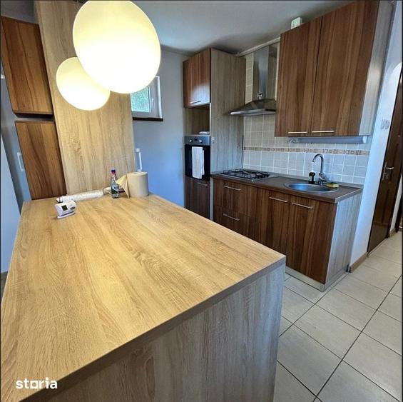 Apartament cu 5 camere în Podu Roș