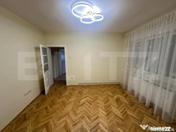 Apartament cu 4 camere decomandat în Titulescu
