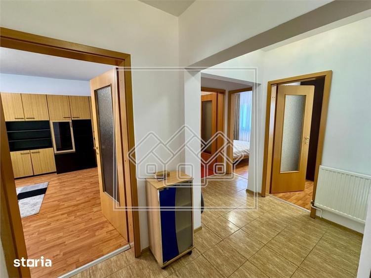 De inchiriat apartament 3 camere, 2 bai, 72 mp utili, etaj intermediar - 16