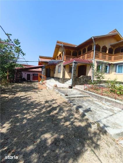 Casă cu 6 camere decomandat cu Teren 1717 Mp în Pârscov