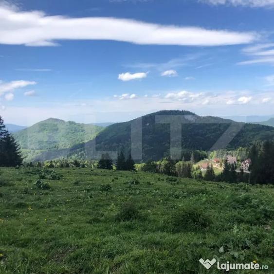 Teren de 2100 mp, în Central