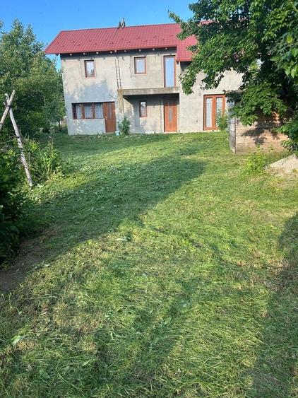 Casă cu 4 camere în Băcăoani