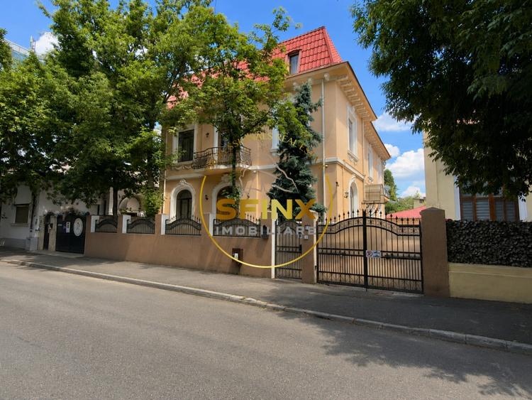 Casă individuală cu 9 camere cu Canalizare în Cotroceni
