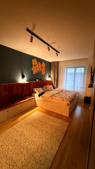 Apartament cu 3 camere semidecomandat, mobilat în Pipera