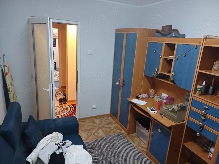 Apartament cu 4 camere decomandat, mobilat în Central