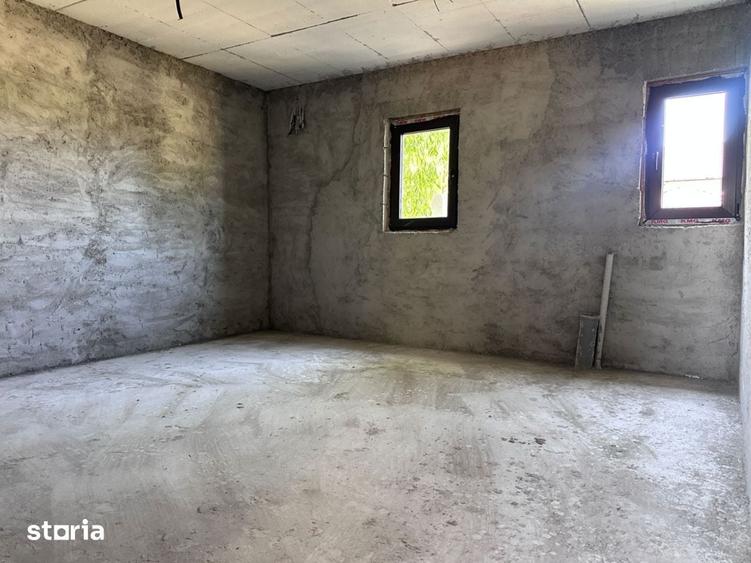 Casă cu 4 camere cu Teren 396 Mp în Comișani