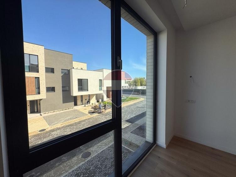 Casă individuală cu 4 camere cu Teren 158 Mp în Central