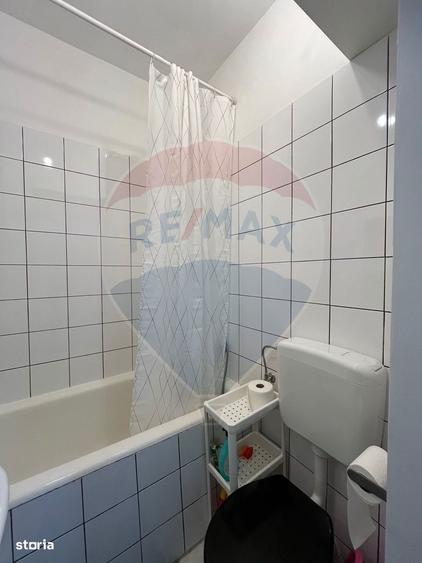 Apartament cu 2 camere semidecomandat în Tei