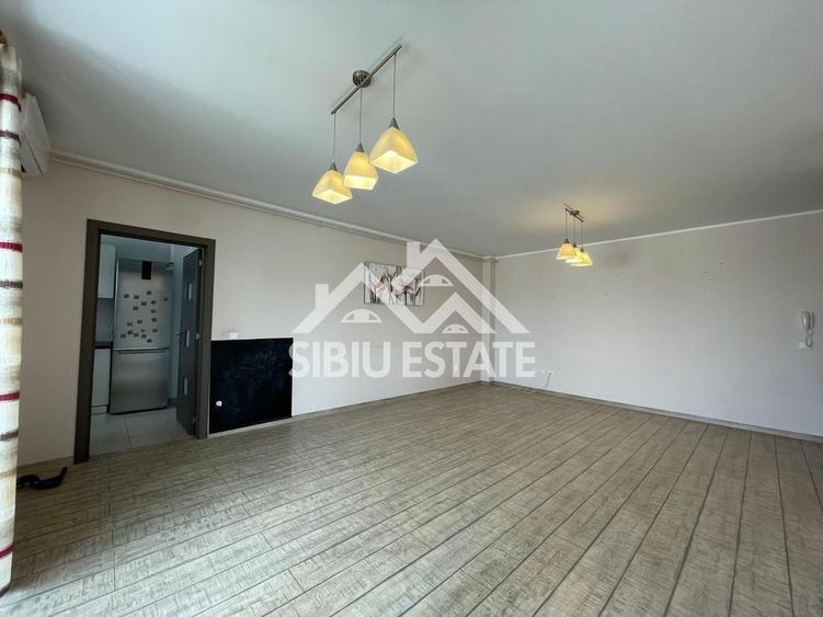 Apartament cu 3 camere decomandat, mobilat în Lazaret