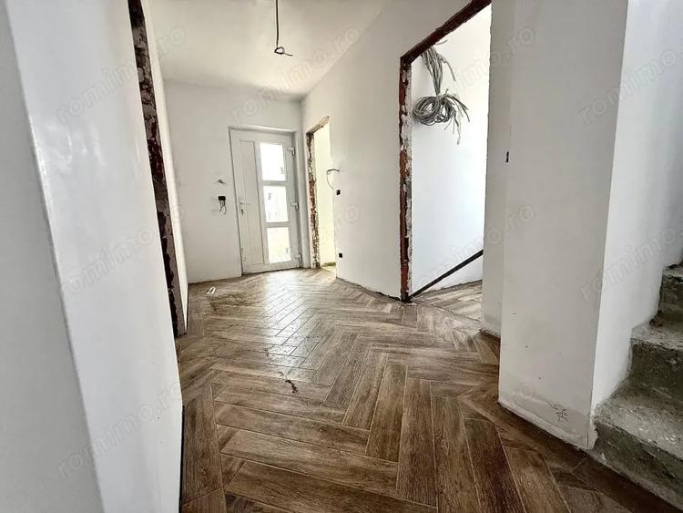 Casă cu 5 camere cu Teren 360 Mp în Urseni