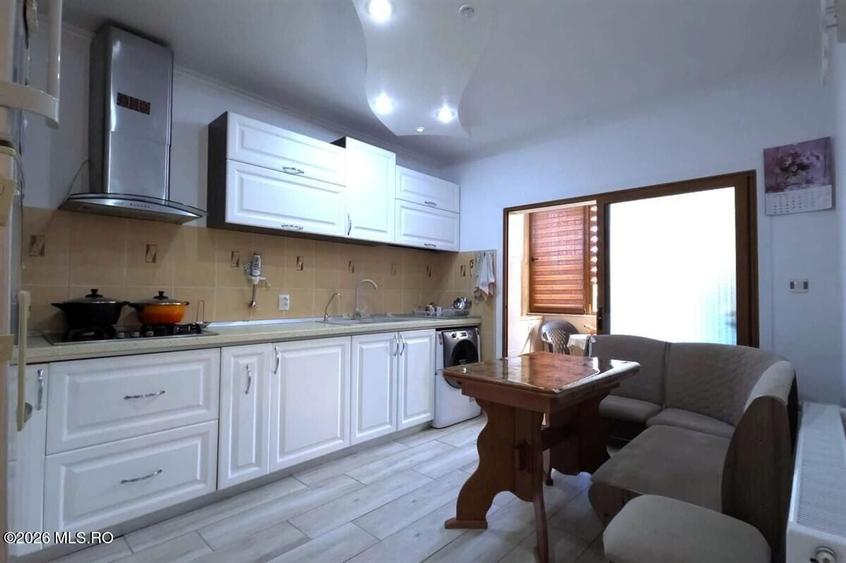 Duplex cu 4 camere cu Canalizare în Central