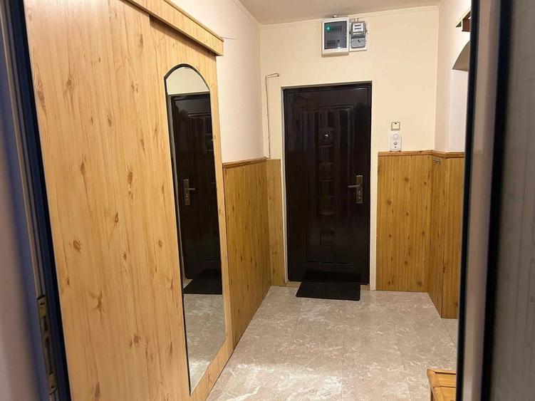 Inchiriere apartament 2 camere, decomandat, Campina, ultracentral, izolat termic, et.2 din 4, zona linistita, recent modernizat, utilat electrocasnice - 2