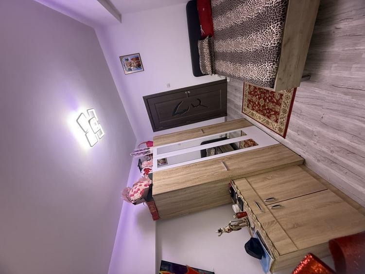 Apartament cu 3 camere decomandat în Drumul Taberei