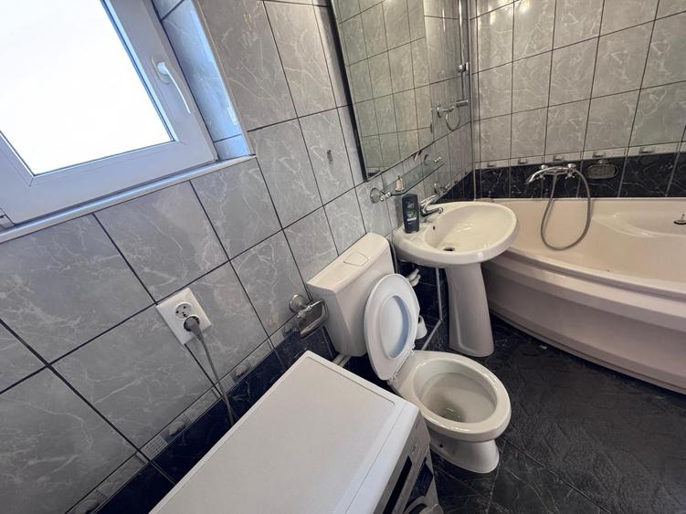 Apartament cu 2 camere decomandat în Banca Națională