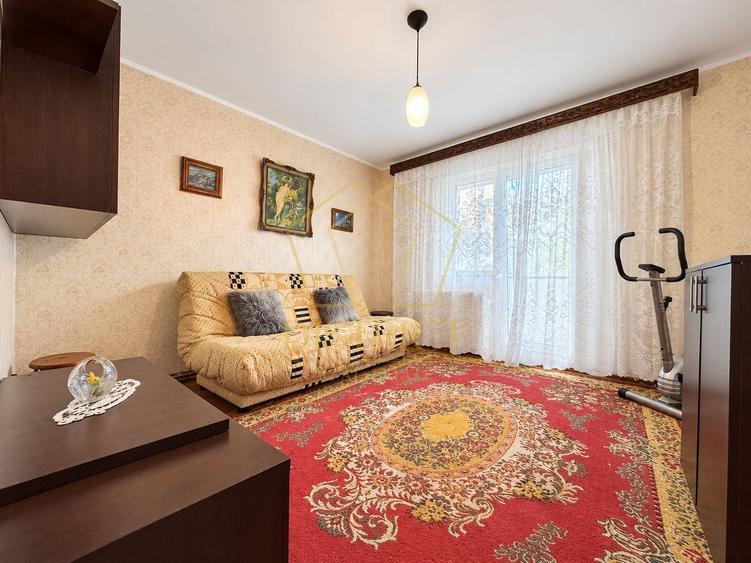 Apartament cu 3 camere decomandat, mobilat în Girocului
