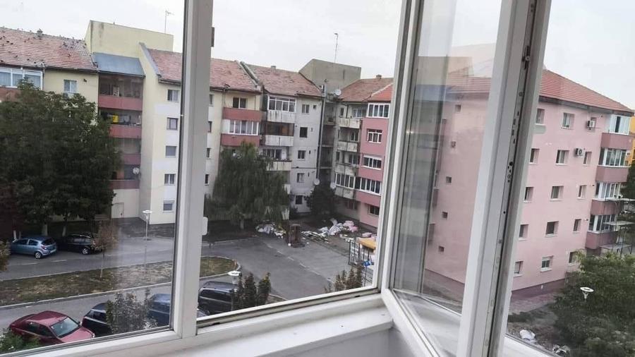 Apartament cu 3 camere decomandat, mobilat în Sânnicolau Mare