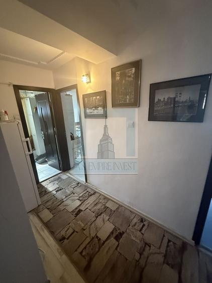 Apartament cu 3 camere decomandat în Astra