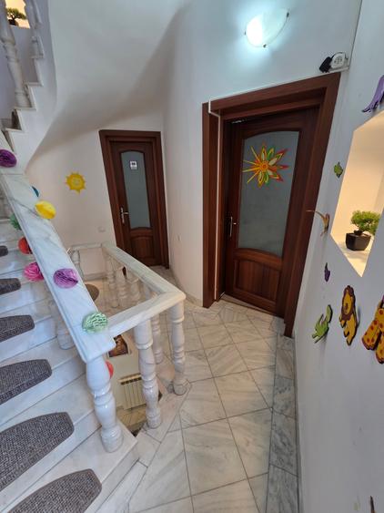 Casă cu 6 camere cu Teren 250 Mp în P-ța Muncii