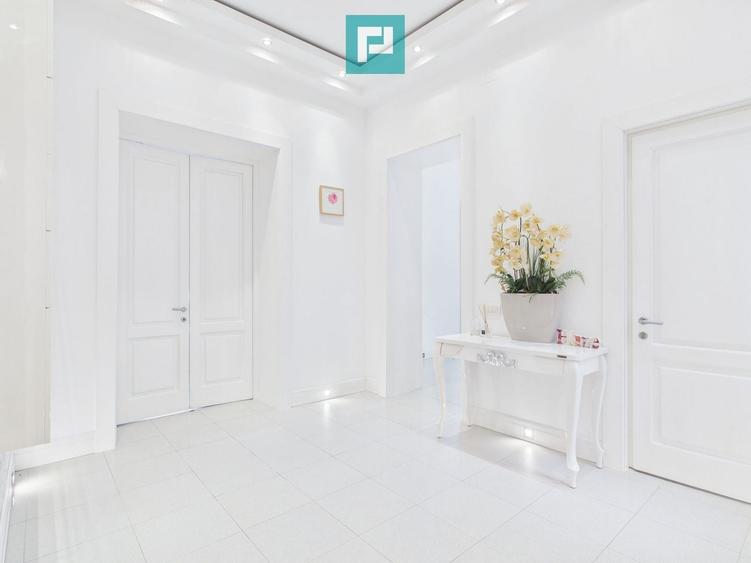 Apartament cu 3 camere, mobilat în Central