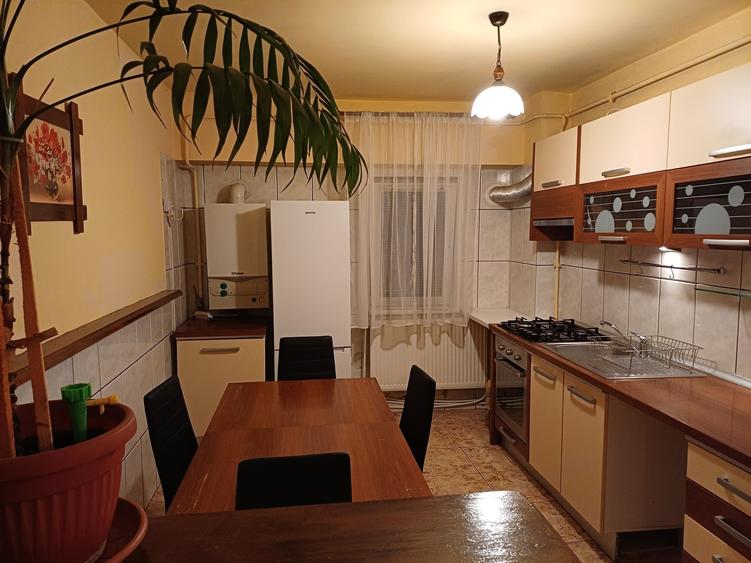 Apartament cu 3 camere decomandat în Păcurari