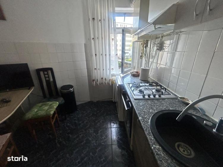 Apartement 3 camere zona spital etaj 1 - 14