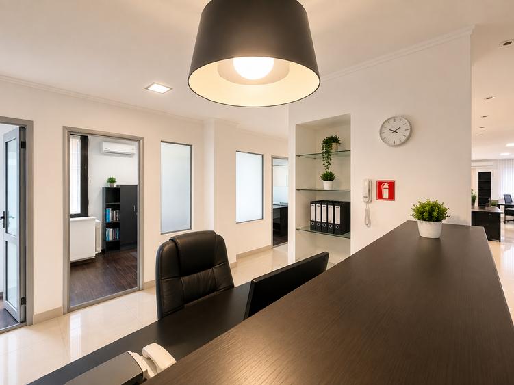 Apartament cu 6 camere semidecomandat în Antiaeriană