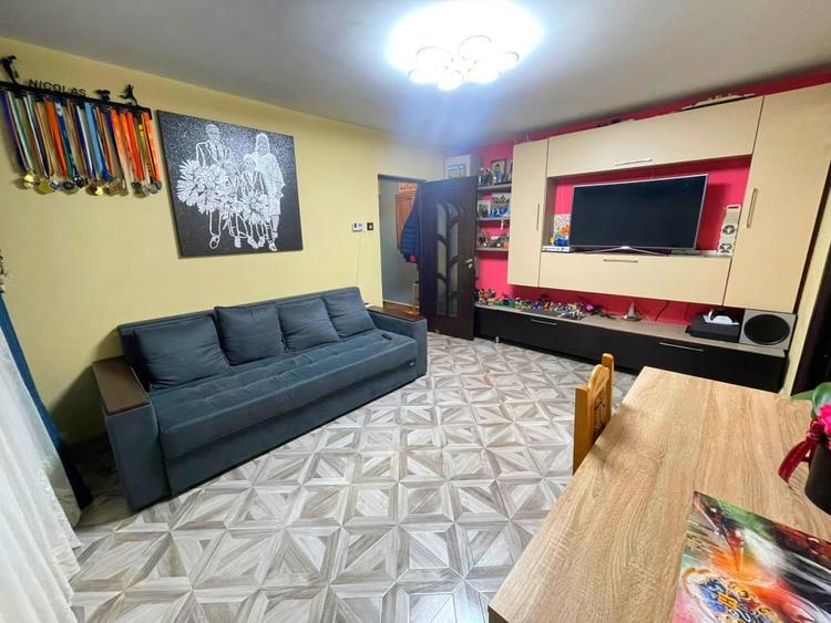 Apartament cu 2 camere semidecomandat, mobilat în Podul de Piatră