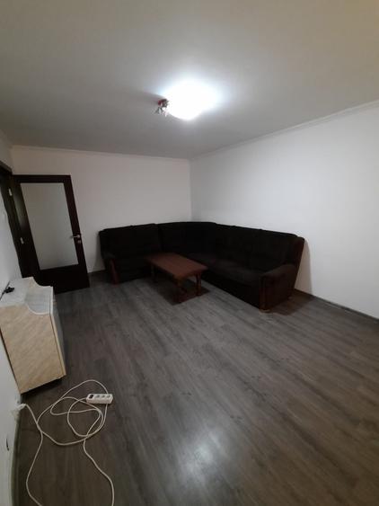 Apartament cu 3 camere în Tudor Vladimirescu