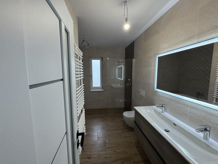 Casă cu 4 camere în Ilieni