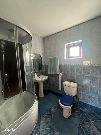 Casă cu 10 camere cu Teren 181 Mp în Rovine