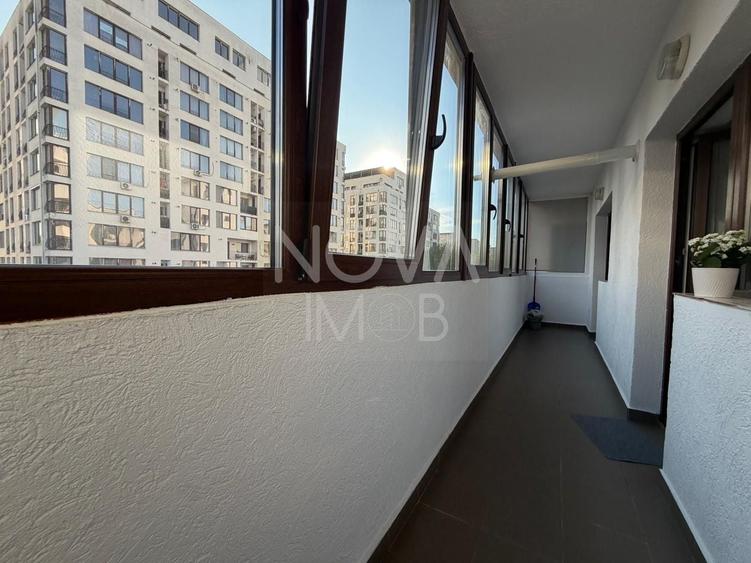 Apartament cu 3 camere semidecomandat, mobilat în Mihai Viteazul