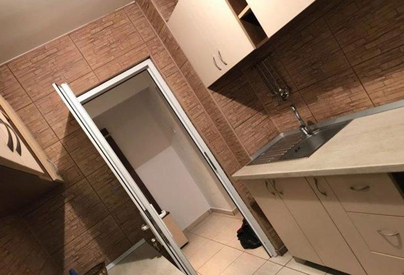 Apartament cu 3 camere semidecomandat, mobilat în Alexandru Obregia