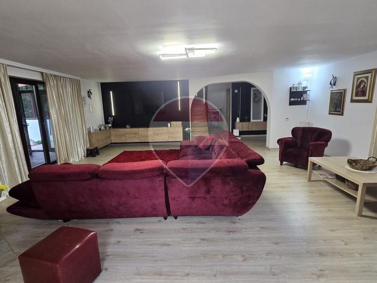Casă individuală cu 5 camere cu Teren 958 Mp în Nord