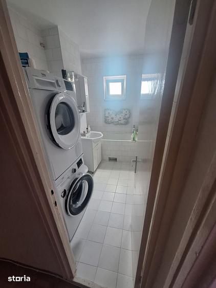 Apartament cu 3 camere decomandat în Girocului