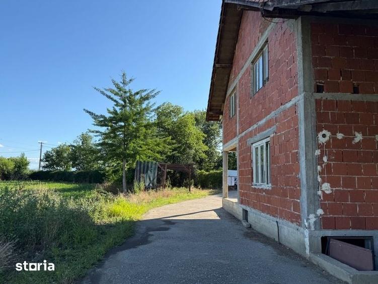 Casă cu 4 camere cu Teren 180 Mp în Central