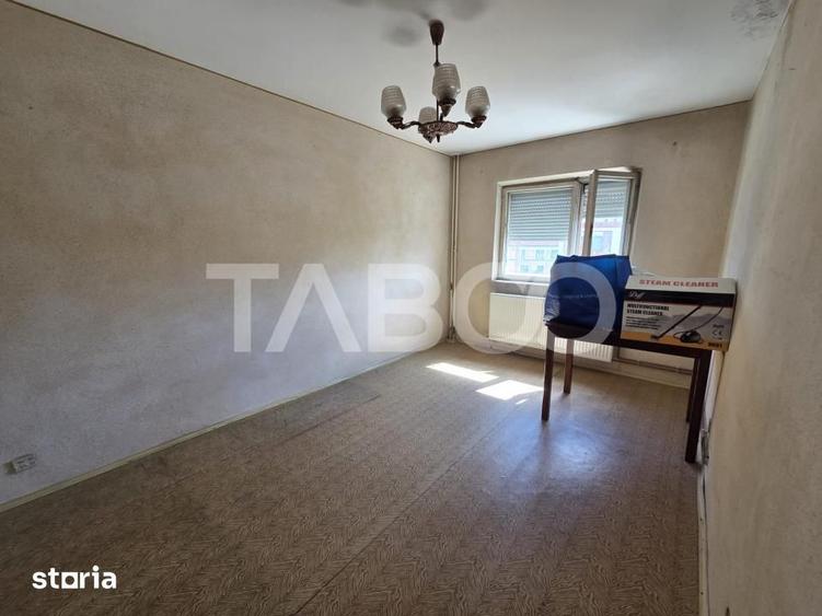 Apartament cu 3 camere semidecomandat în Central